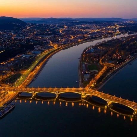 Sétarepülés az éjszakai Budapest felett kisrepülővel